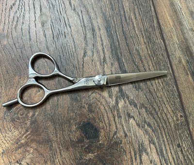 Scissors, texturizers and razor gallery item