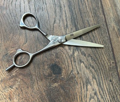 Gallery item for Scissors, texturizers and razor